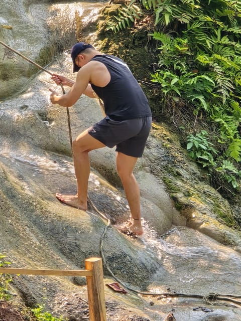 chiang-maisticky-watefall-private-tour-with-lunch