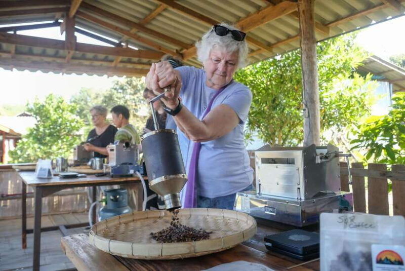 chiangmai-hilltribe-coffee-forest-trek-plant-roast-brew