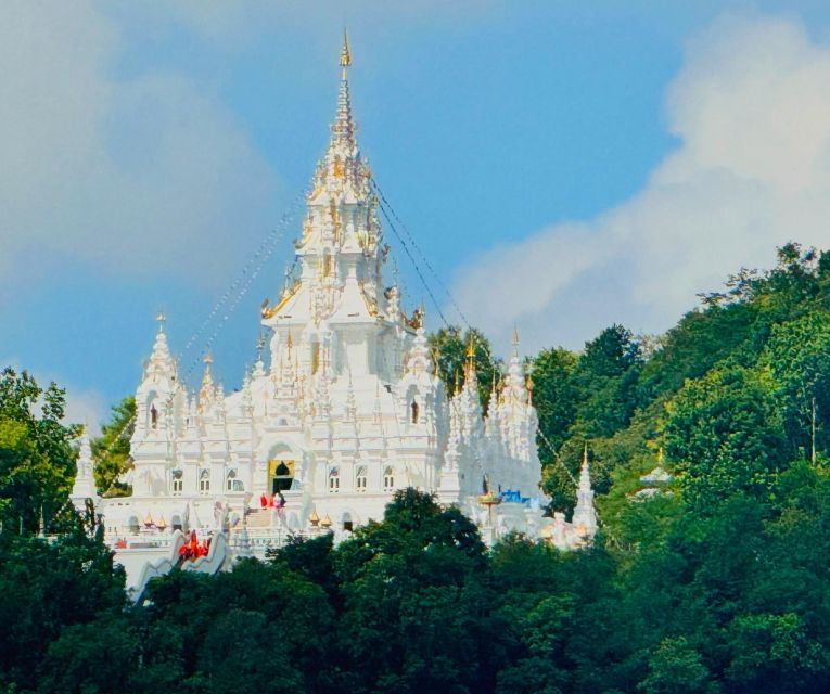 chiangmai-rainbow-cave-unseen-canyon-and-lanna-temple