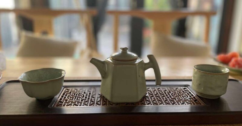 chinese-tea-ceremony-in-beijing-hutong-courtyard