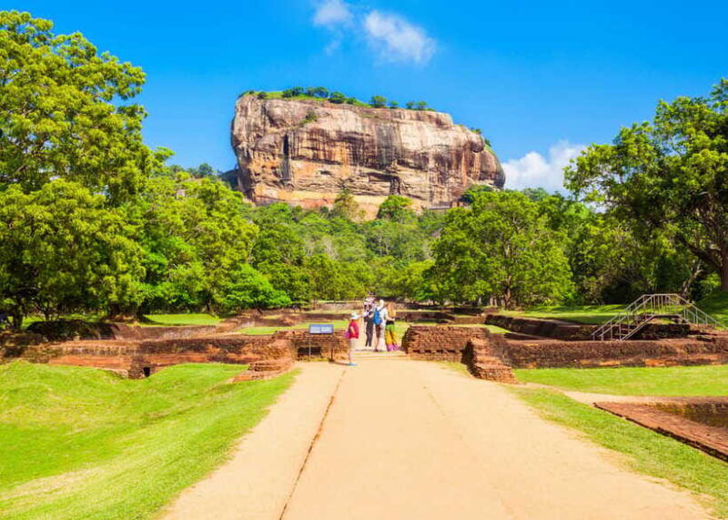 colombo-private-2-day-cultural-triangle-tour-with-sigiriya