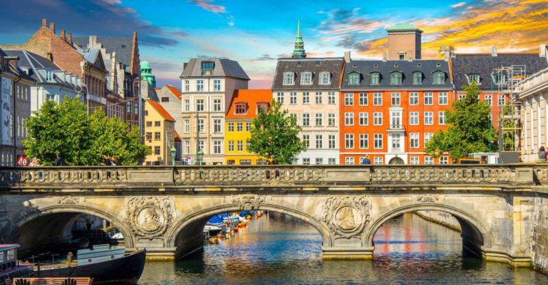copenhagen-private-sightseeing-tour-by-car-and-walking