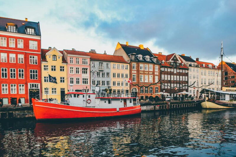 copenhagen-private-walking-tour-with-amalienborg-palace