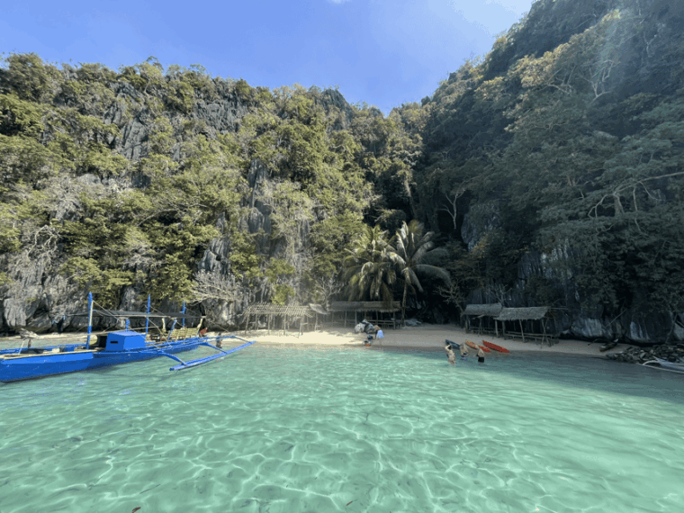coron-private-boat-hire-with-bespoke-guided-tour