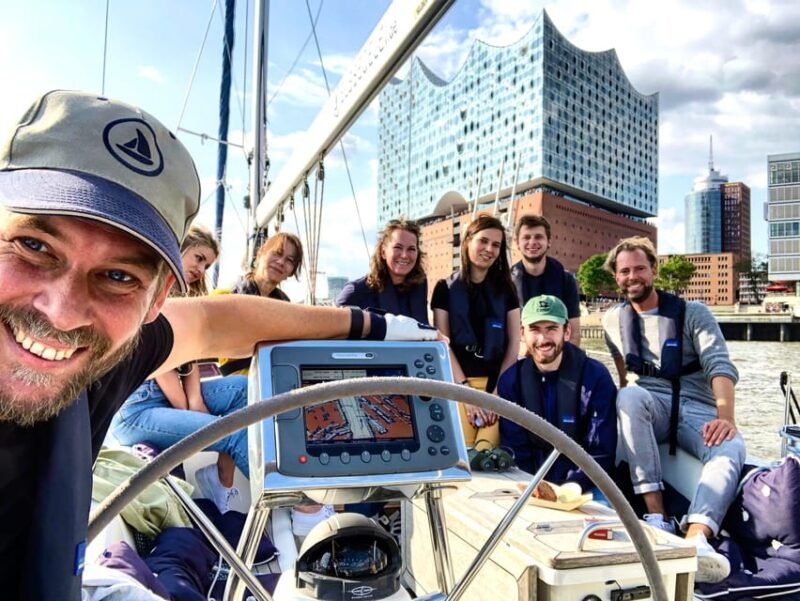 cruise-in-the-city-sailing-yacht-event-hamburg-elbe