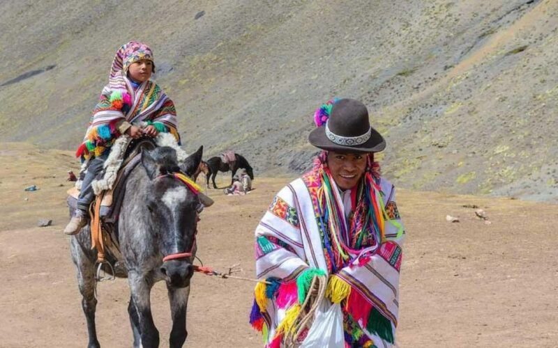cusco-horseback-excursion-through-the-rainbow-mountains