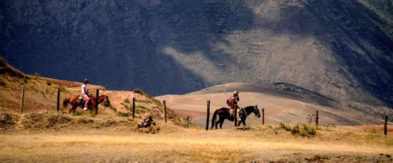 cusco-horseback-ride-through-the-archaeological-zone