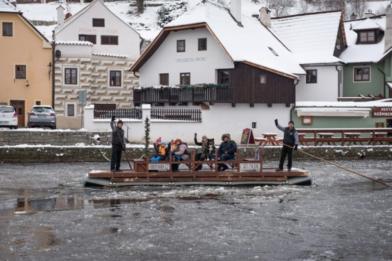 czech-krumlov-advent-wooden-raft-river-cruise
