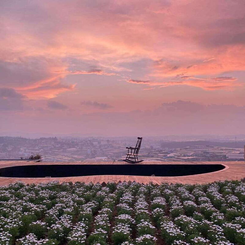 da-lat-cloud-hunting-and-the-glow-of-dawn-in-da-lat