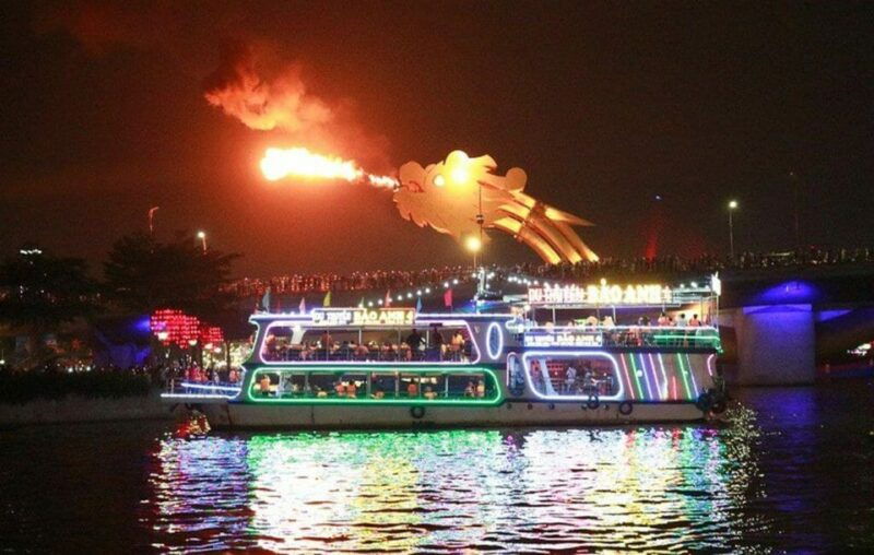 da-nang-han-river-local-cruise-by-night