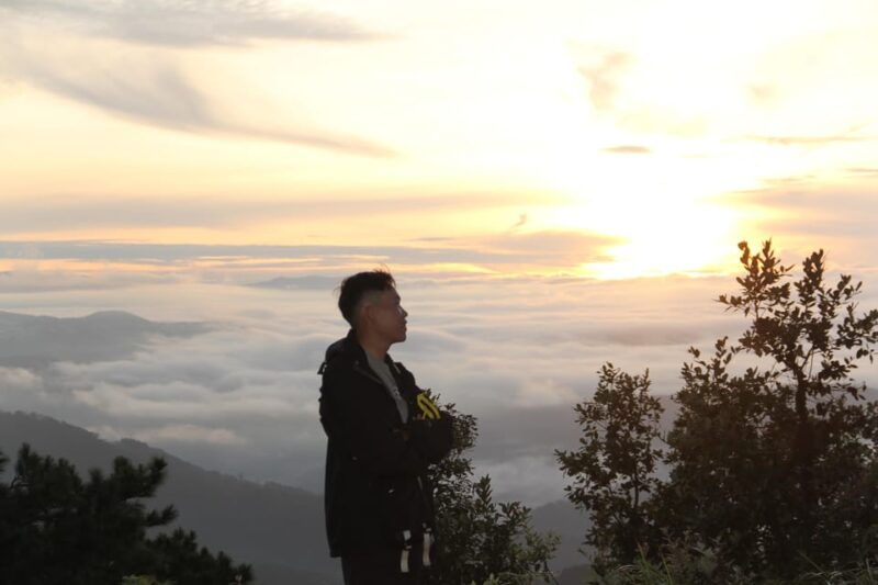 dalat-hiking-the-mountain-to-observe-the-cloud-and-sunrise