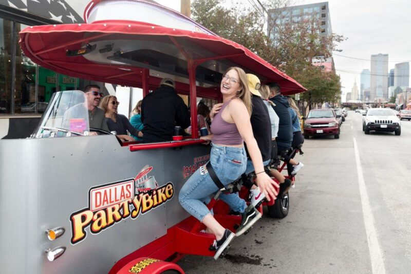 dallas-party-bike-pub-crawl-in-deep-ellum
