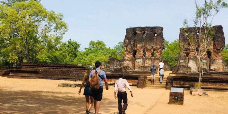 dambulla-sigiriya-polonnaruwa-minneriya-park-jeep-safari