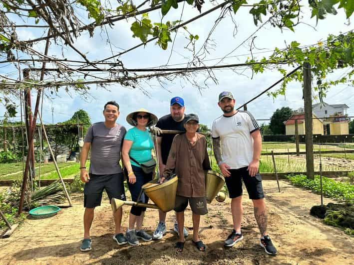 danang-hoi-an-vegetable-farming-basket-boat-cooking-class