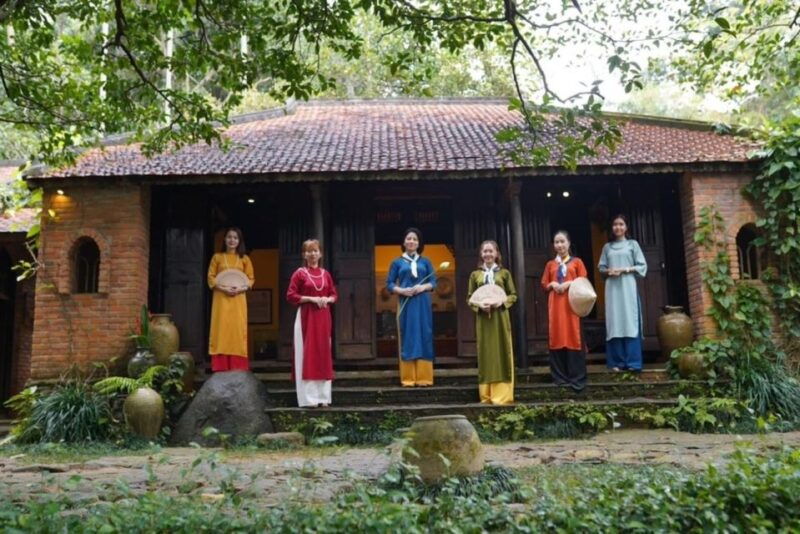 danang-photo-with-traditional-vietnamese-costumes