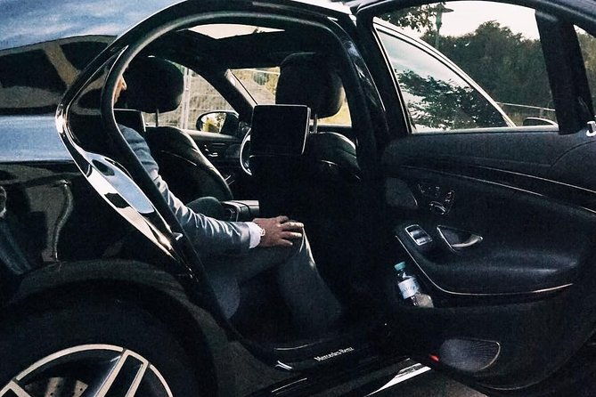 Departure Private Transfers: Adelaide to Adelaide Airport ADL in Business Car - Key Points
