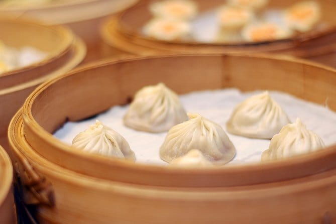 Din Tai Fung Dinner and VIP Class River Cruise Experience in Shanghai - Discovering Shanghai: A Private Evening Tour of the Bund, River Cruise, and Din Tai Fung Dinner