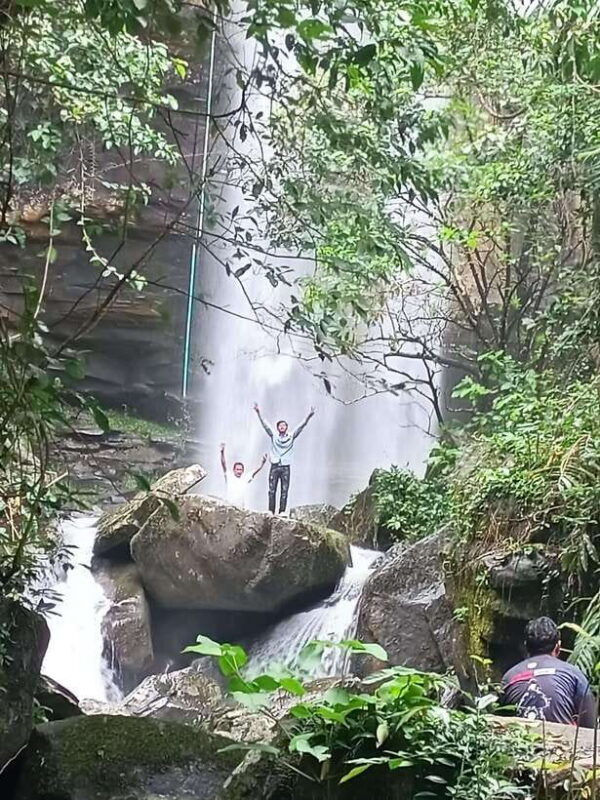 discover-hidden-waterfall-include-khmer-noodle-and-cake