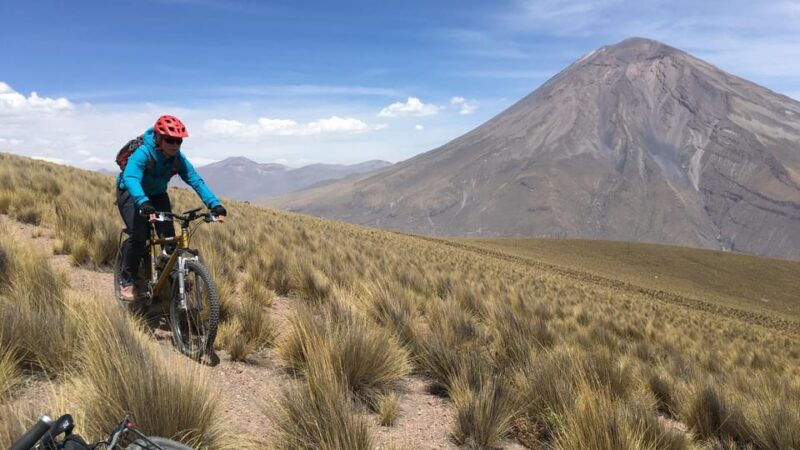 downhill-tour-mountain-bike-in-arequipa-2