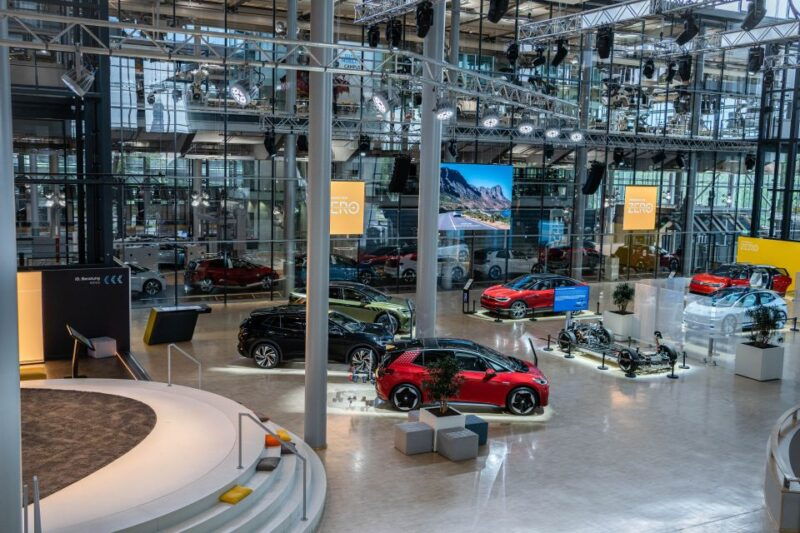 dresden-tour-of-vws-transparent-factory