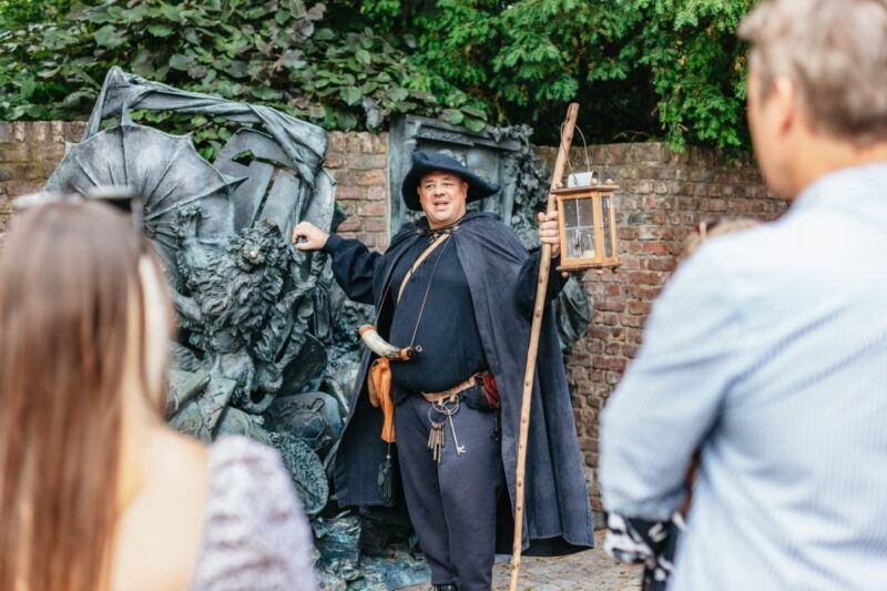 dusseldorf-guided-tour-with-a-night-watchman