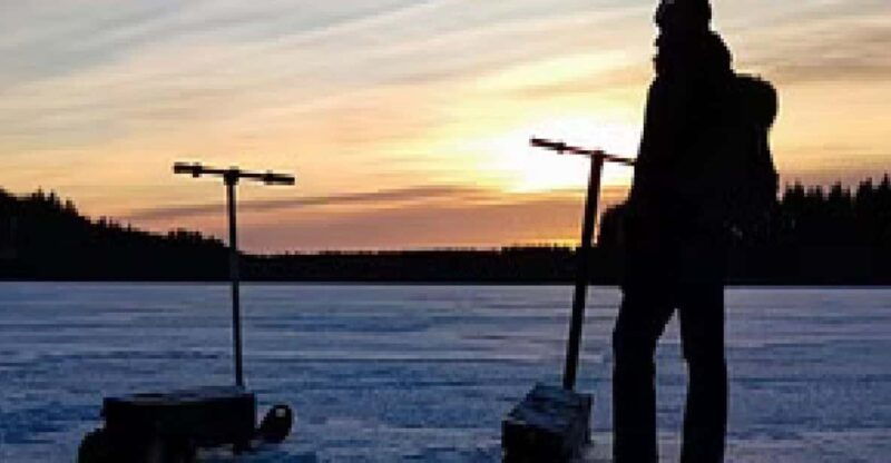 electric-snowscootering-in-lake-inari-2-hours