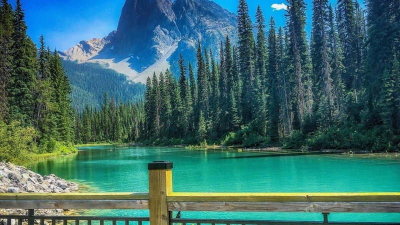 emerald-lake-moraine-louise-johnston-canyon-banff-town