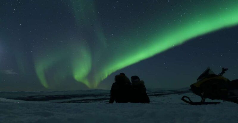 enjoy-the-aurora-show-on-top-of-the-mountain-inc-tipi-dinner-2