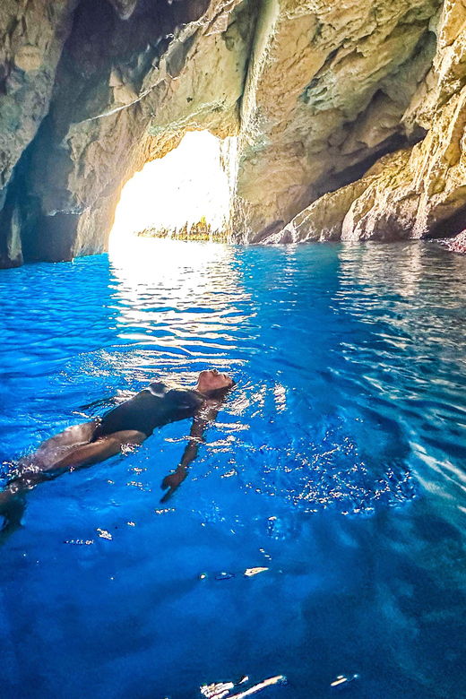 exclusive-shipwreck-blue-caves-tour