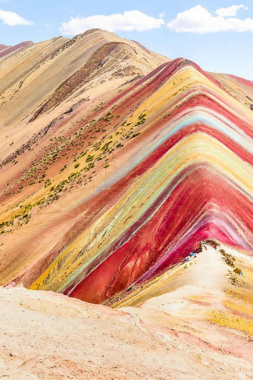 explore-rainbow-mountain-in-a-day