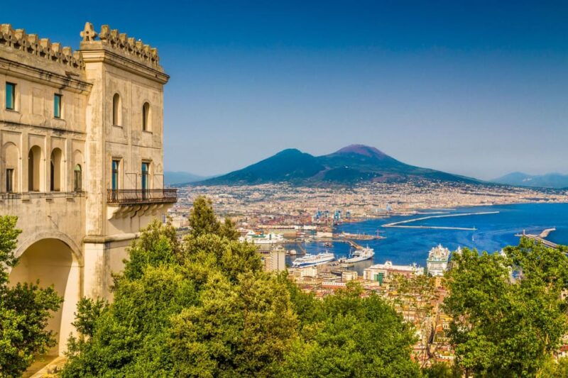 explore-the-naples-christmas-market-private-tour