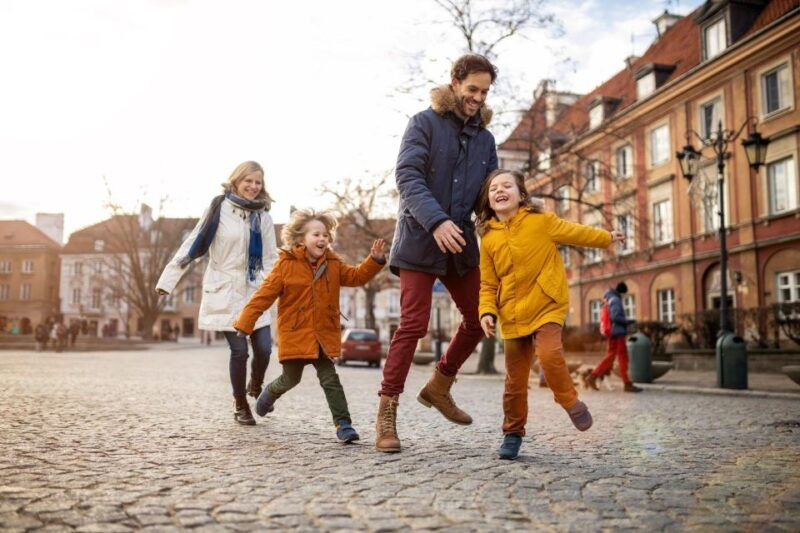 family-tour-of-warsaw-old-town-with-fun-activities-for-kids