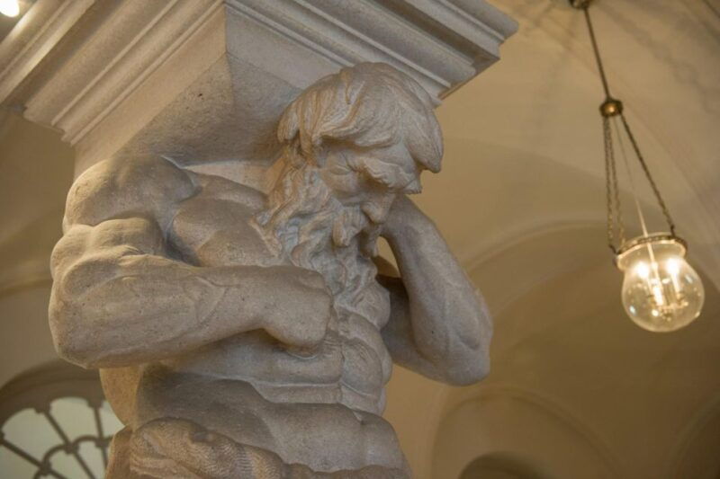 fast-track-amalienborg-palace-museum-copenhagen-private-tour