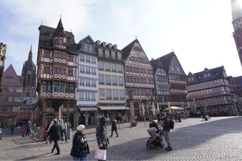 frankfurt-criminal-hunt-at-night