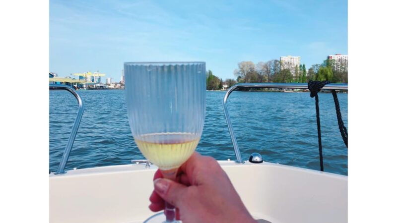 frankfurt-private-sport-boat-tour-speed-fun-skyline
