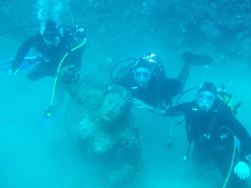 frejus-diving-experience-in-port-frejus-with-an-instructor