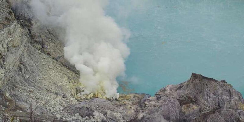 from-bali-or-banyuwangi-marvel-at-the-ijen-crater-sunrise