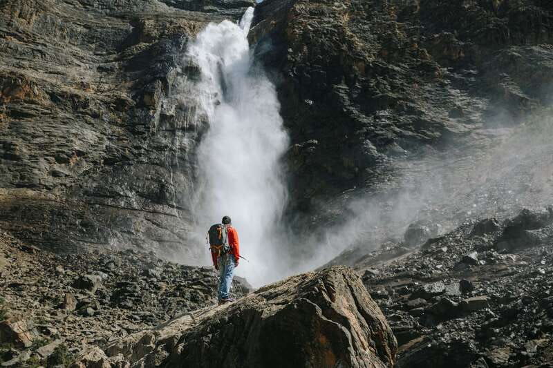 from-banff-mountains-lakes-and-waterfalls-full-day-tour