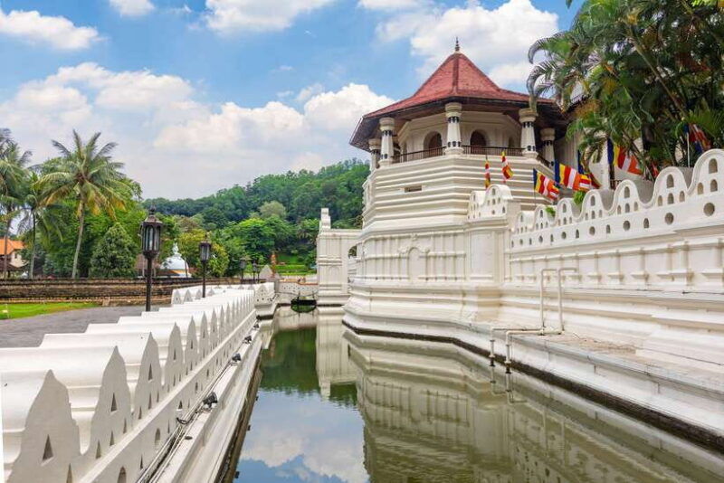 from-colombo-2-day-all-inclusive-kandy-nuwara-eliya-tour