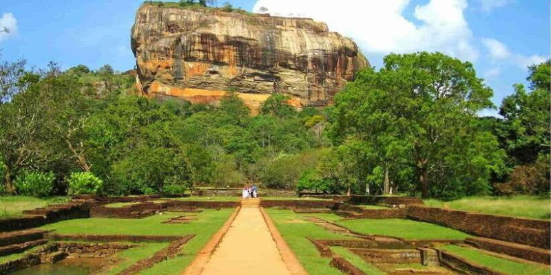 from-colombo-sigiriya-and-dambulla-day-trip-with-safari