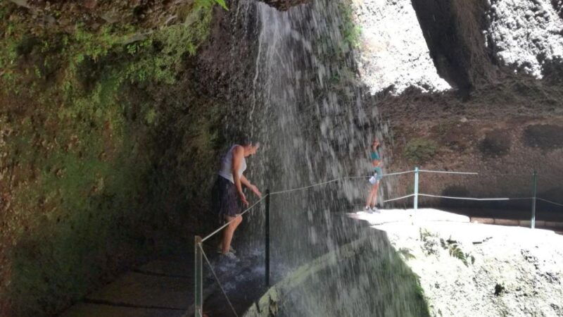 from-funchal-wet-your-hair-in-the-amazing-moinhos-levada