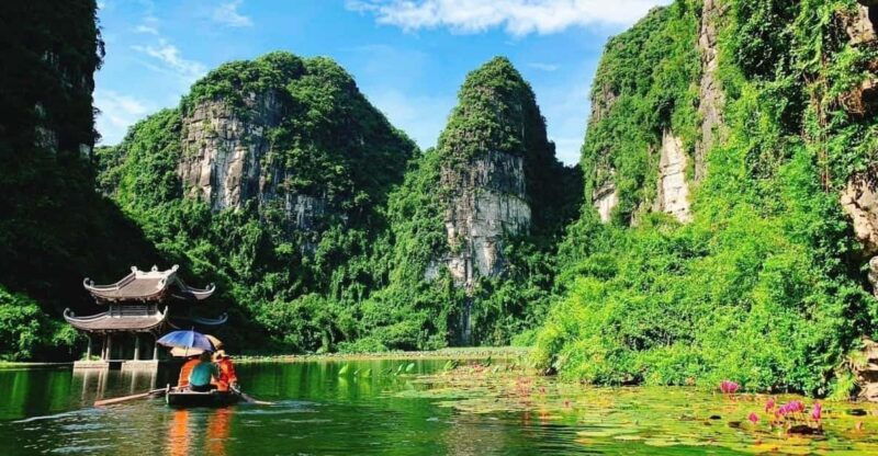 from-hanoi-group-tour-bai-dinh-trang-an-mua-cave-day-trip