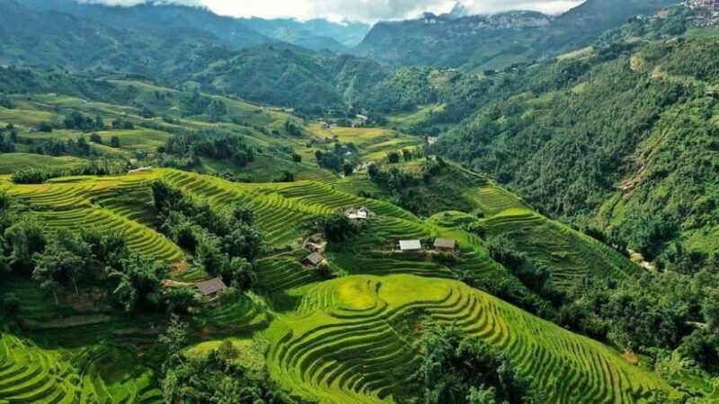 from-hanoi-trek-and-stay-3-day-sapa-highlands-adventure