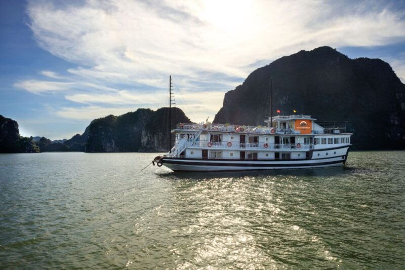 from-ninh-binh-ha-long-bay-2-days-1-night-on-3-star-cruise