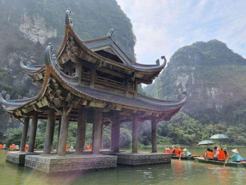 from-ninh-binh-hoa-lu-trang-an-and-mua-cave-day-tour