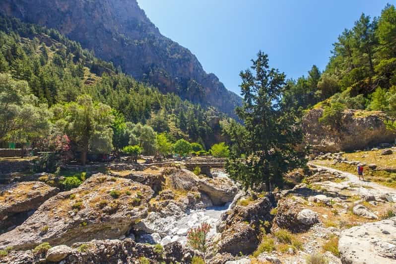 from-rethymno-samaria-gorge-with-professional-hiking-guide