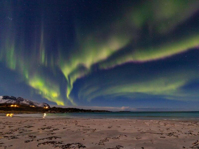 from-svolvaer-guided-northern-lights-tour-by-van
