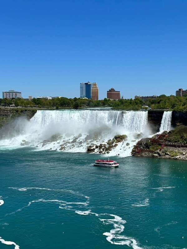 from-toronto-niagara-falls-day-trip-wine-tasting