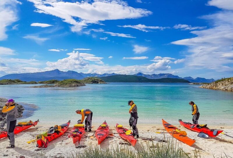 from-tromso-kayak-trip-with-lunch-and-sauna-at-sommaroy
