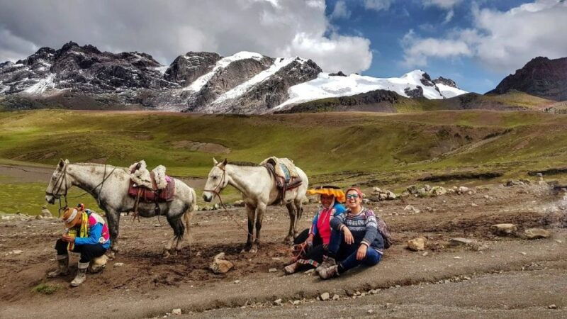 full-day-excursion-to-the-rainbown-mountain-on-horses-2